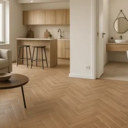 Warmte van hout, gemak van keramiek: tijdloze vloeren met tegels in houtlook